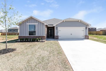 916 NW 6th St Newcastle, OK 73065